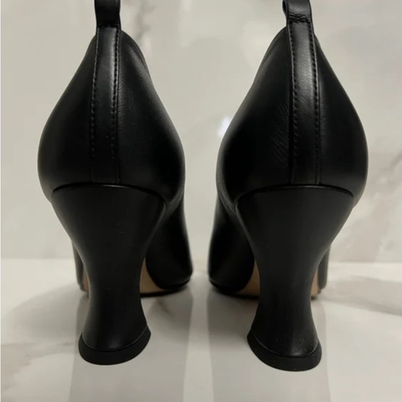 Bottega Veneta Almond Leather Heels in Black Size 41 IT (11 US) - Picture 5 of 9